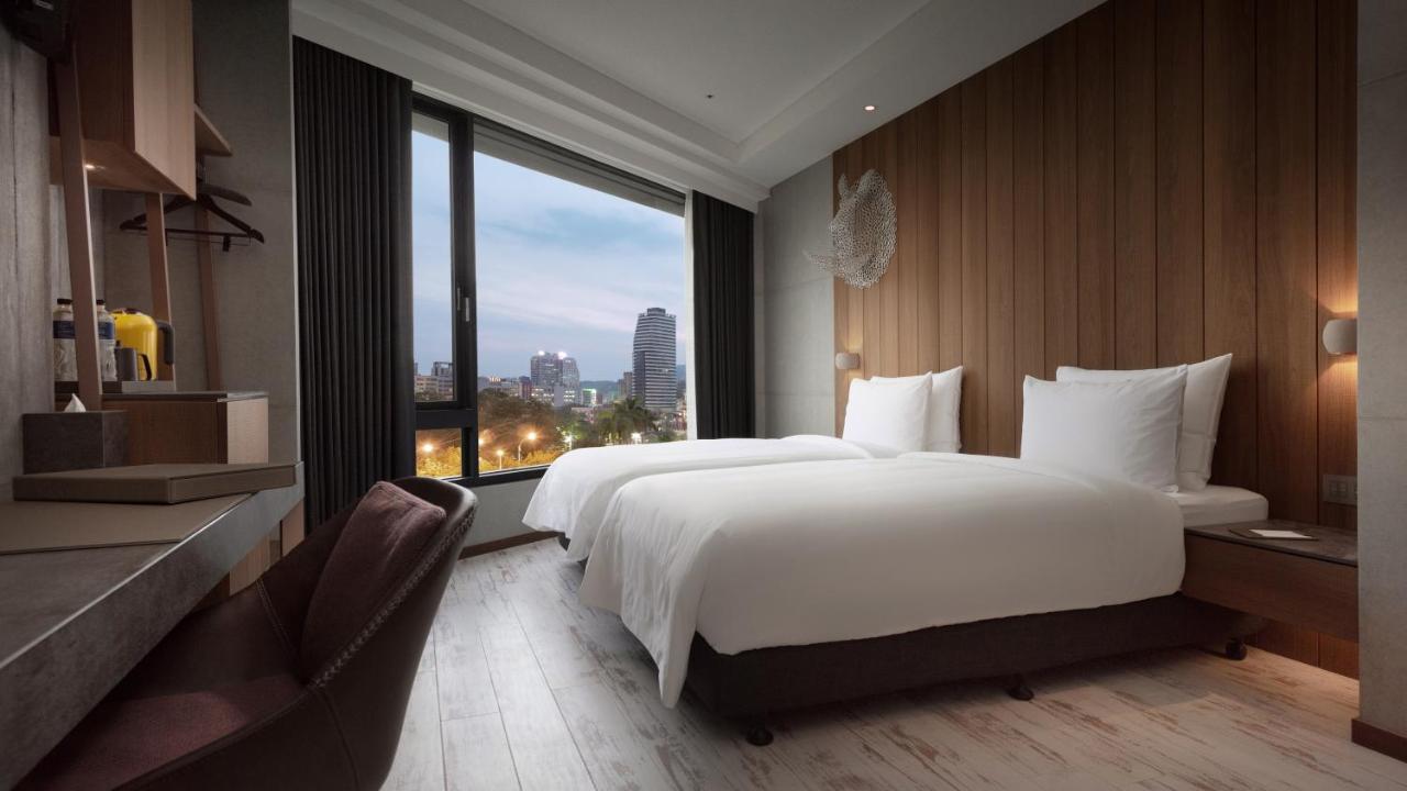 Brio Hotel Каосюн Екстериор снимка