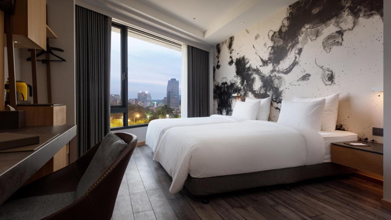 Brio Hotel Каосюн Екстериор снимка